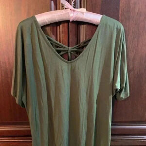 MILAN KISS SIZE LARGE NWT